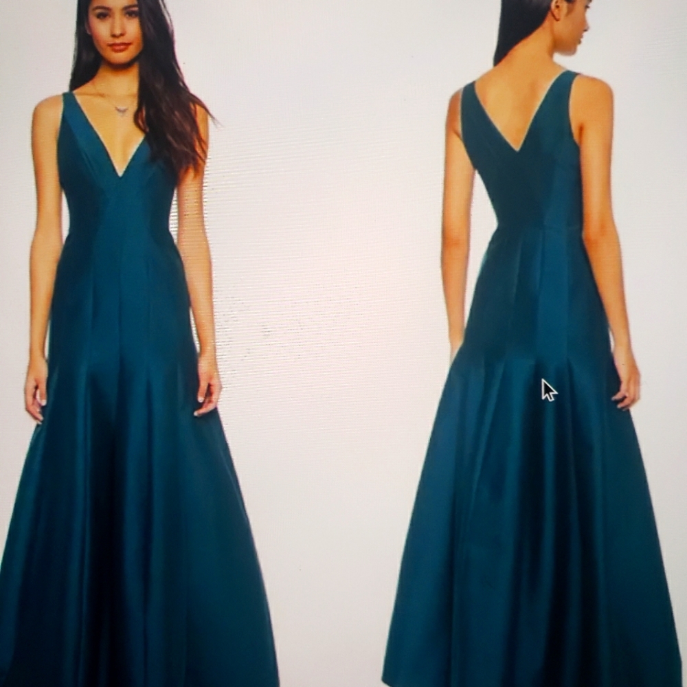 Halston Heritage gown size 6. Dark Green